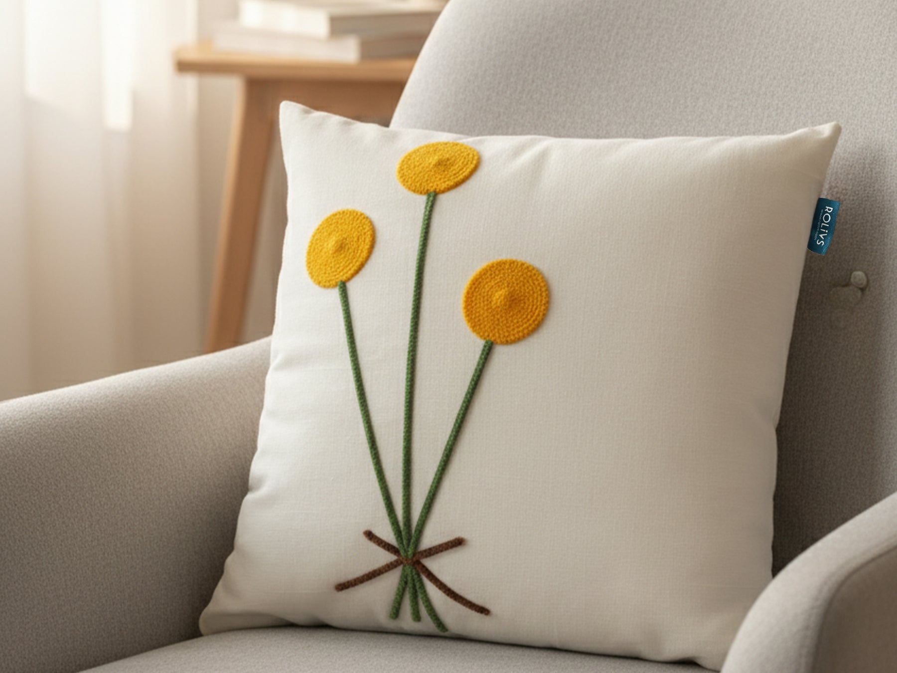 Rolivs Bloom Kırlent Kılıfı 47x47 cm | Modern Çiçek Formlu El İşçiliği Yastık Kılıfı