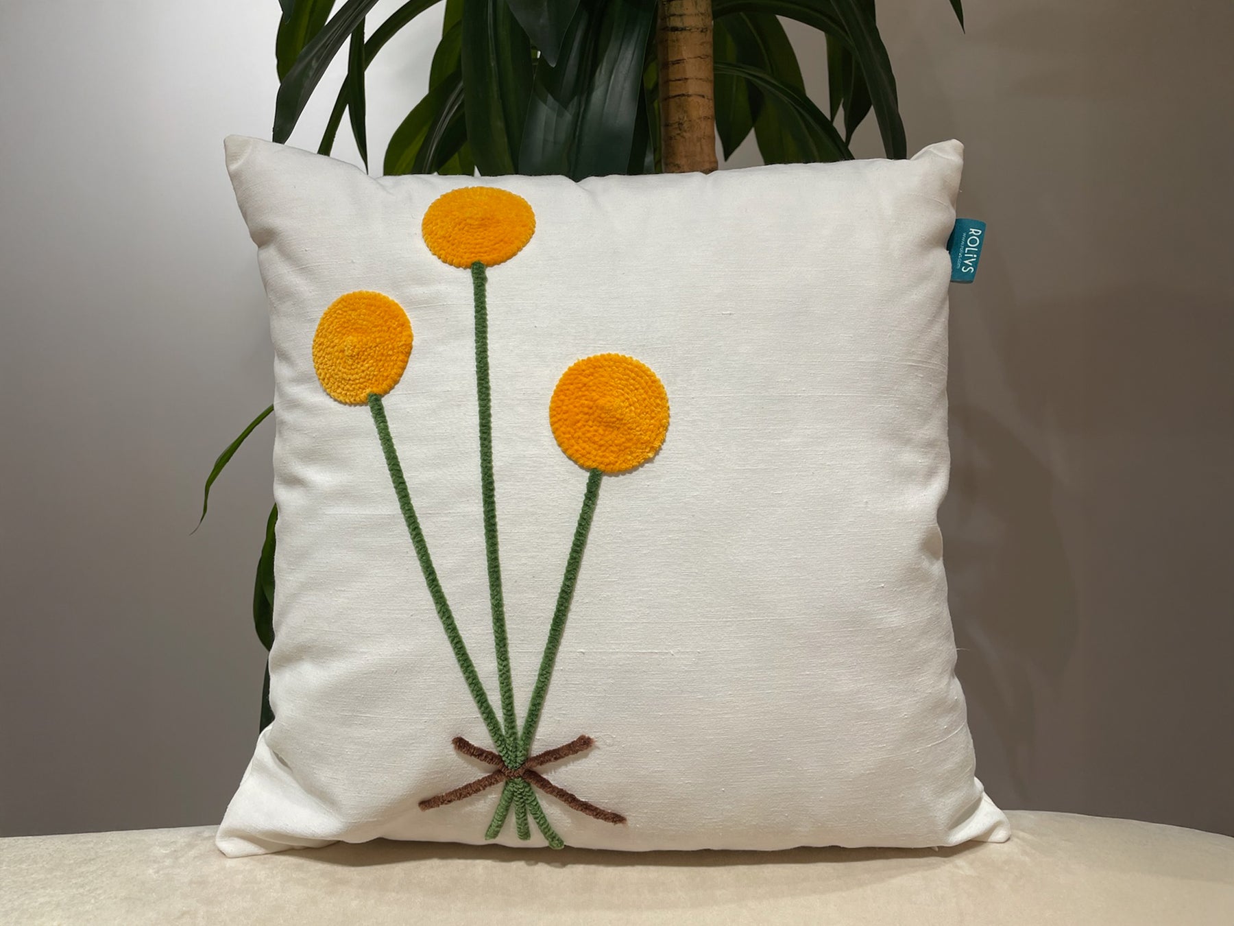 Rolivs Bloom Kırlent Kılıfı 47x47 cm | Modern Çiçek Formlu El İşçiliği Yastık Kılıfı