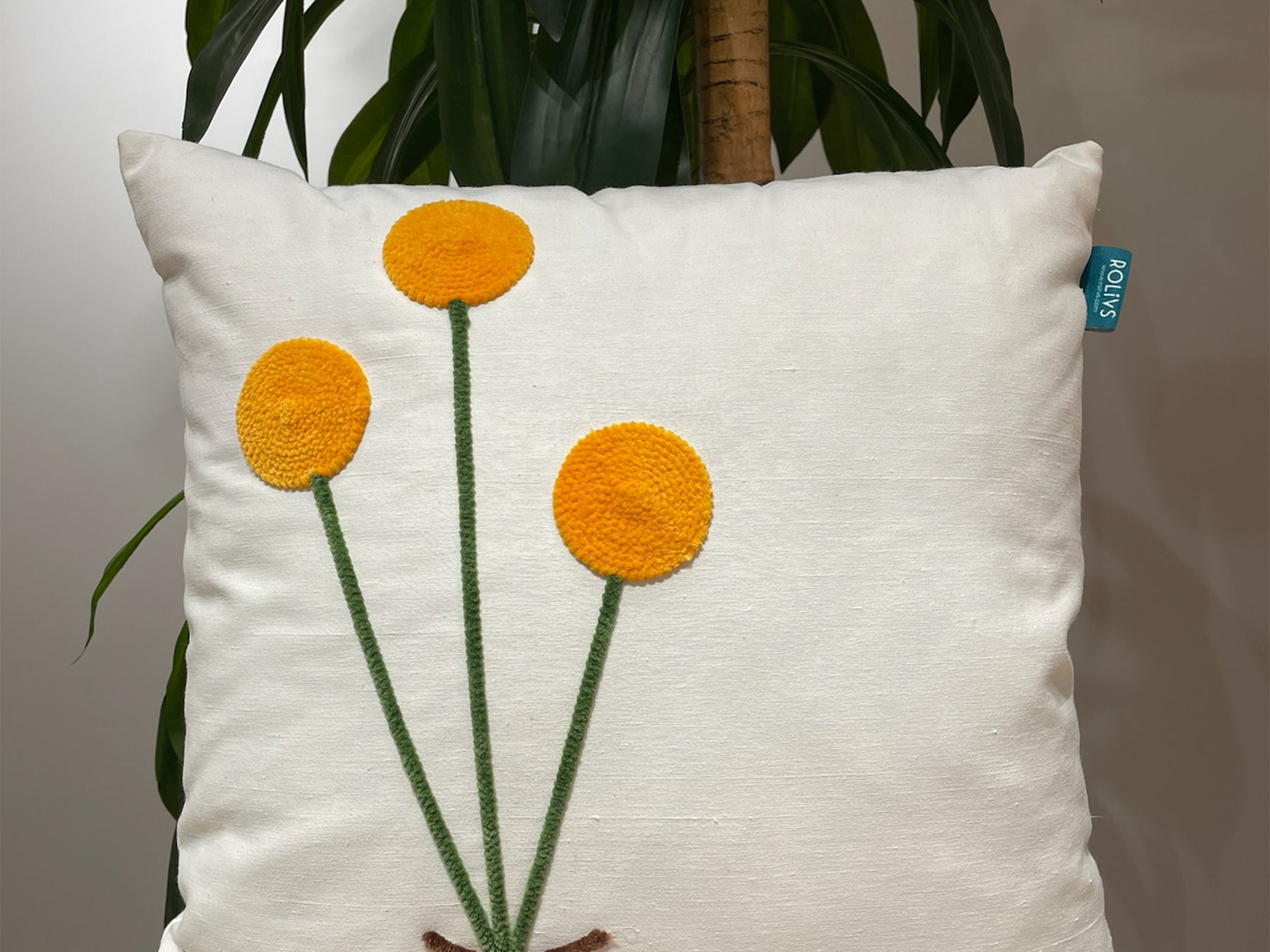 Rolivs Bloom Kırlent Kılıfı 47x47 cm | Modern Çiçek Formlu El İşçiliği Yastık Kılıfı