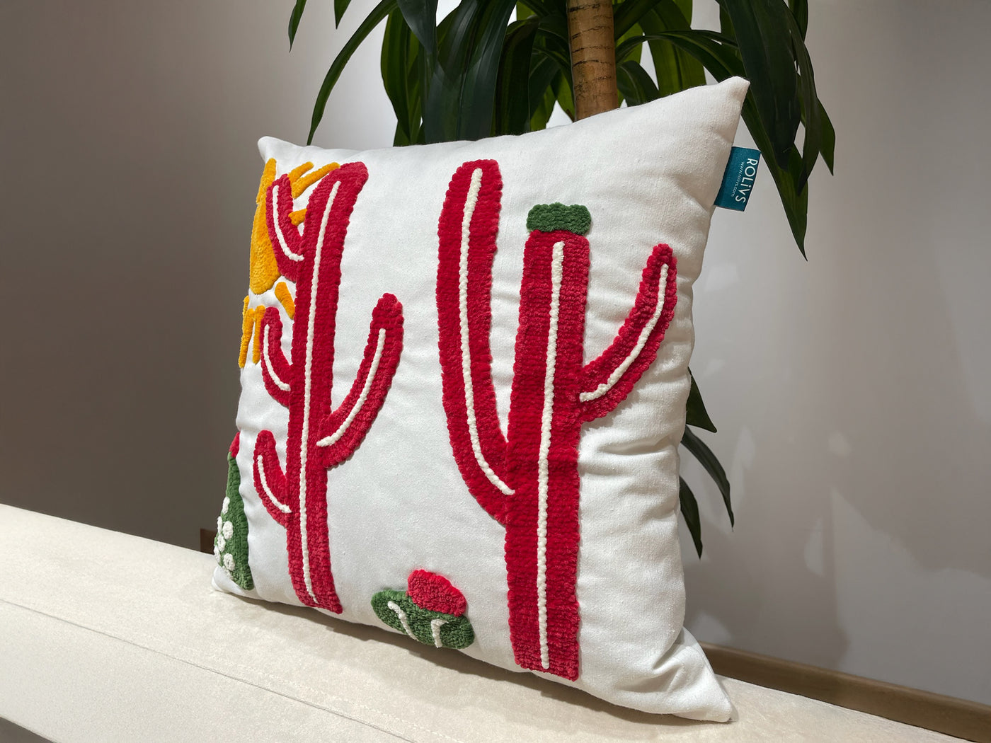Rolivs Kaktora Kırlent 47x47 cm | Kaktüs İşlemeli Dekoratif Yastık NK1560