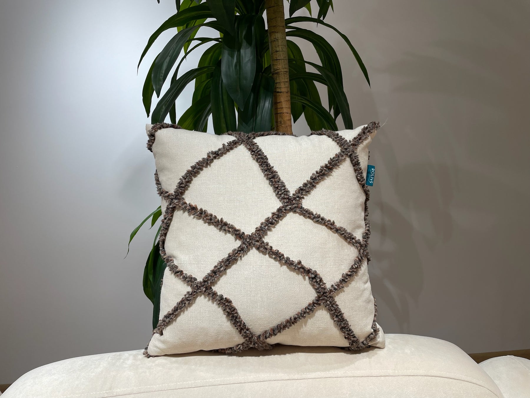 Rolivs Pena Kırlent 47x47 cm | Cream Texture Punch Dekoratif Yastık  NK1717