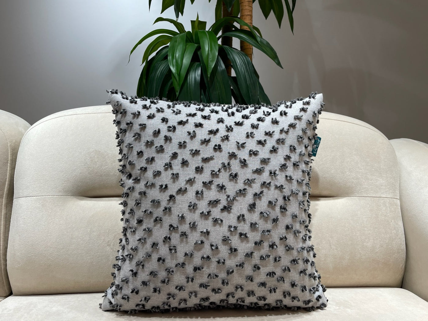 Rolivs Savaso Kırlent 47x47 cm | Kabartmalı Dokulu Modern Dekoratif Yastık
