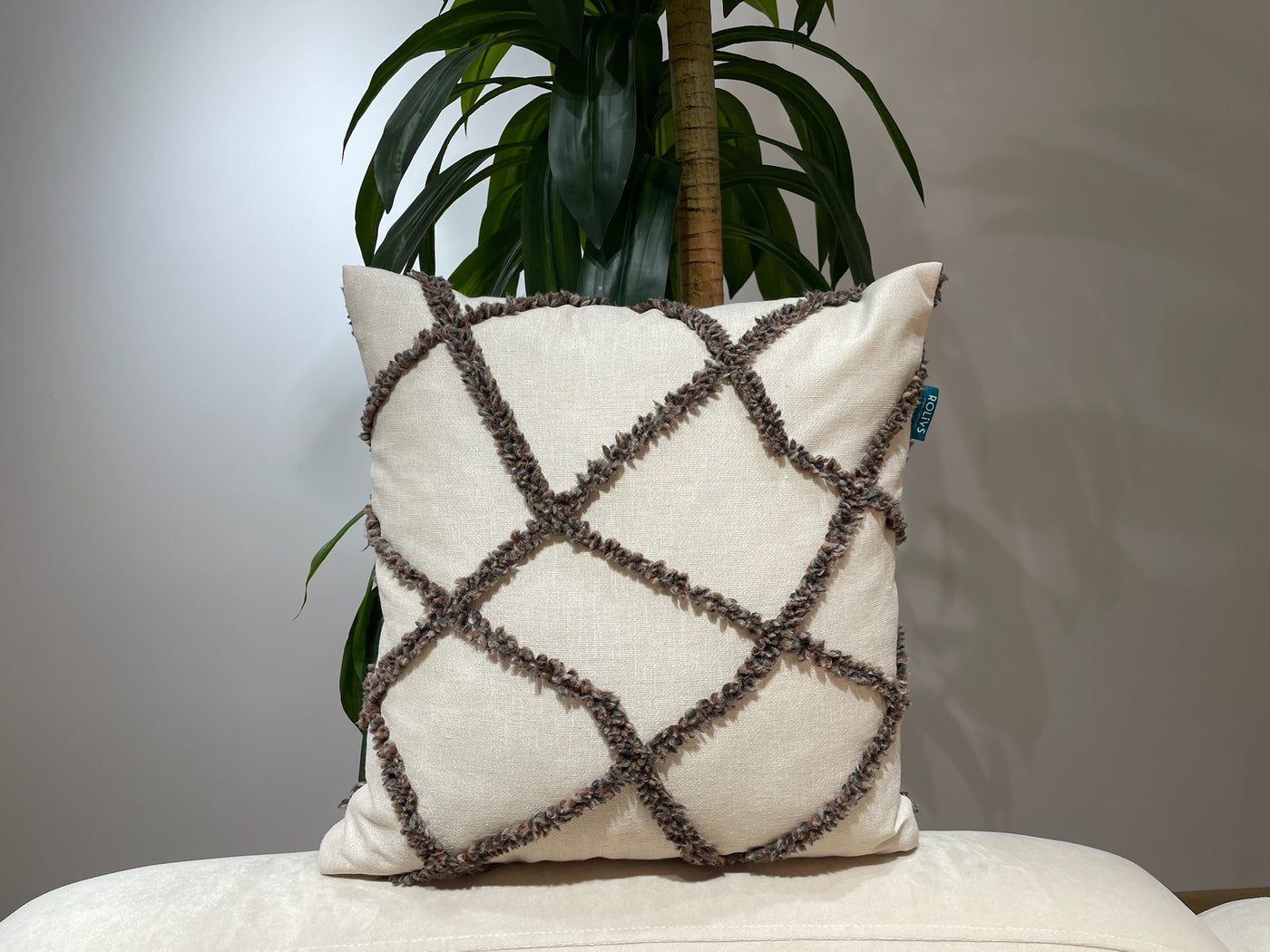 Rolivs Pena Kırlent 47x47 cm | Cream Texture Punch Dekoratif Yastık  NK1717