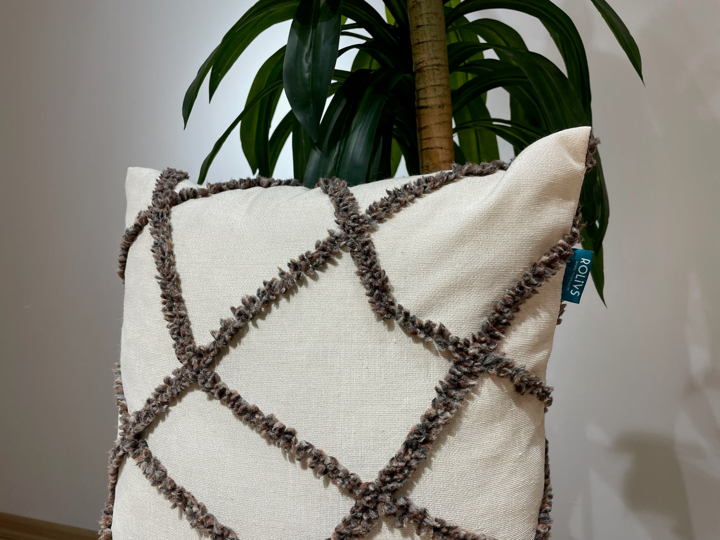 Rolivs Pena Kırlent 47x47 cm | Cream Texture Punch Dekoratif Yastık  NK1717