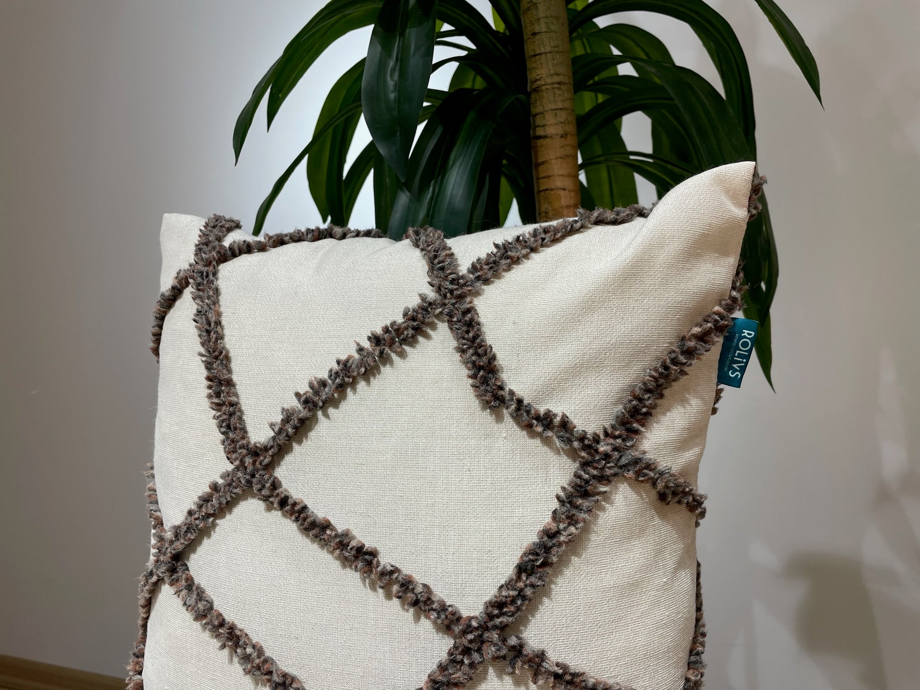 Rolivs Pena Kırlent 47x47 cm | Cream Texture Punch Dekoratif Yastık  NK1717