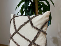 Rolivs Pena Kırlent 47x47 cm | Cream Texture Punch Dekoratif Yastık  NK1717
