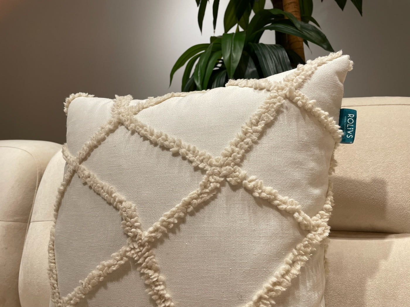 Rolivs Alven Kırlent 47x47 cm | Cream Texture Punch Dekoratif Yastık