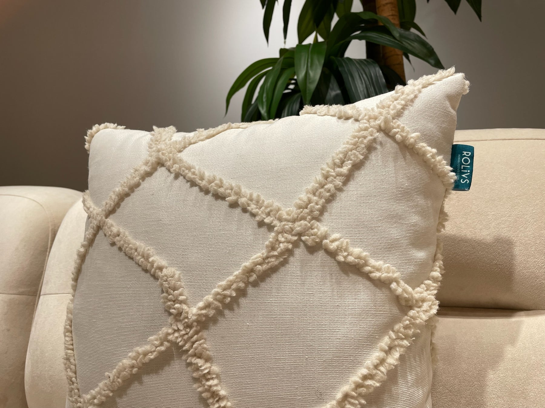 Rolivs Alven Kırlent 47x47 cm | Cream Texture Punch Dekoratif Yastık