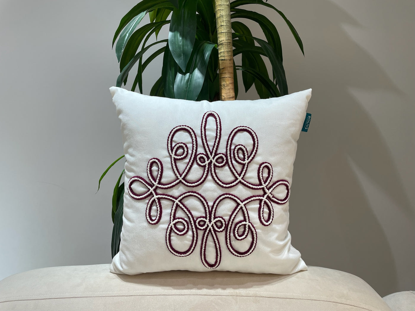 Rolivs Noctra Kırlent 47x47 cm | Bordo Çizgi Punch Dekoratif Yastık NK1170