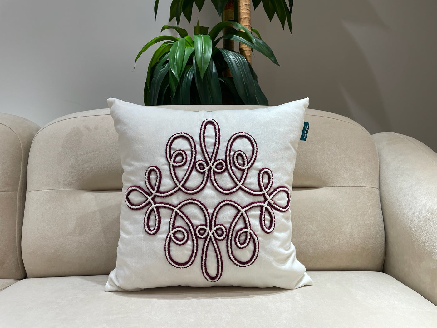 Rolivs Noctra Kırlent 47x47 cm | Bordo Çizgi Punch Dekoratif Yastık NK1170