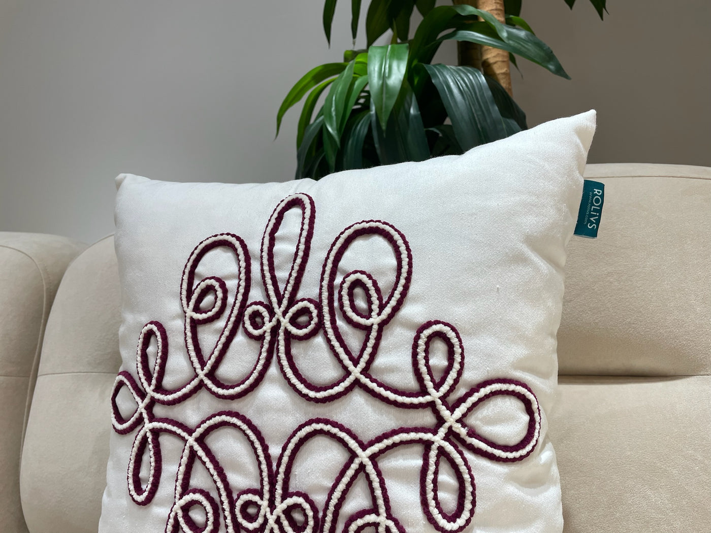 Rolivs Noctra Kırlent 47x47 cm | Bordo Çizgi Punch Dekoratif Yastık NK1170