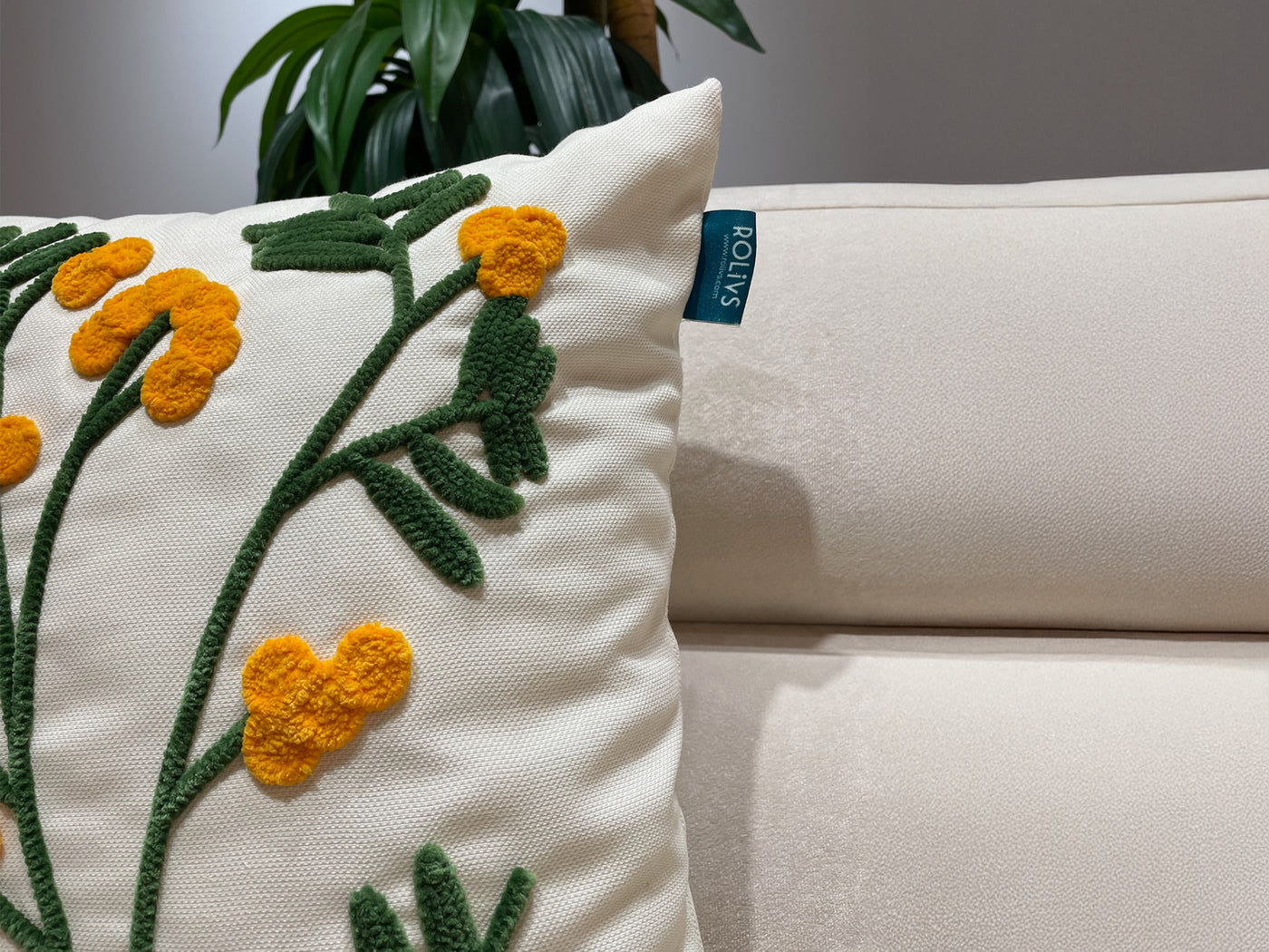 Blore – Punch İşlemeli Çiçek Bahçesi Kırlent (NK 2607) 47x47cm